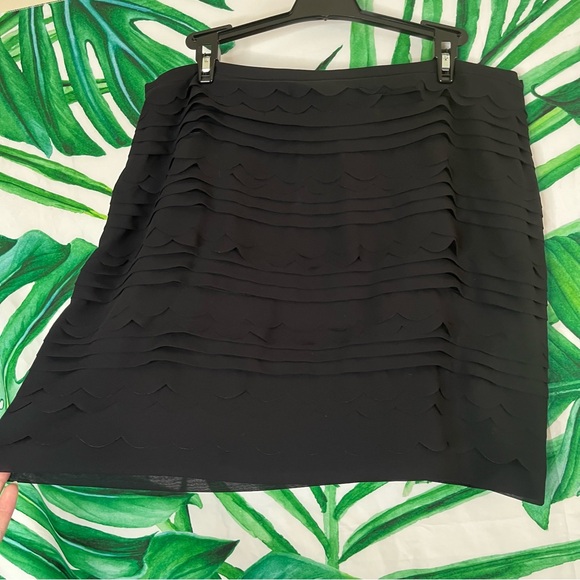 NWT Studio M Large Side Zip Black Scallop Tiered Mini Dressy Party Skirt - Picture 3 of 7